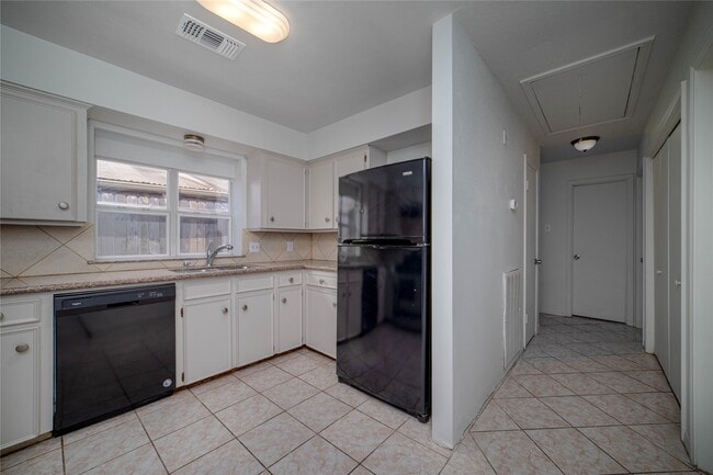 Building Photo - 8603 Dairy View Ln