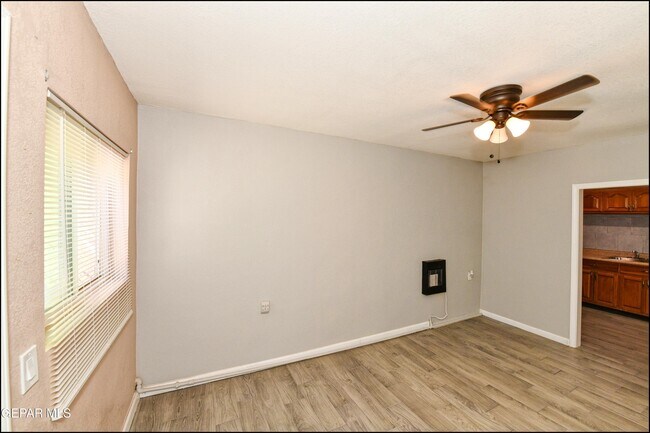 Building Photo - 1212 N Laurel St