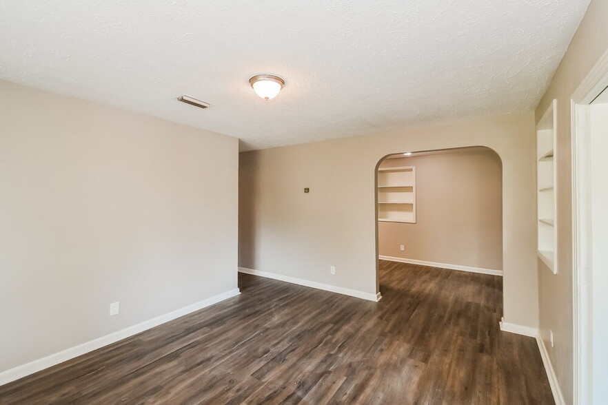 Building Photo - 5204 Mays Dr