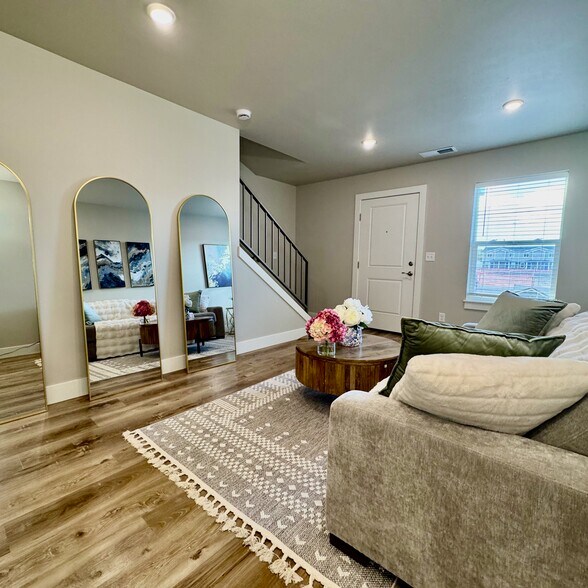 Building Photo - 1624 Hannah Ln