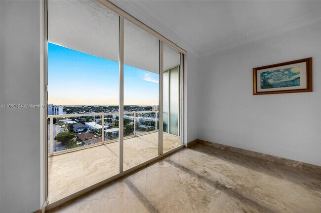 Building Photo - 704 N Ocean Blvd