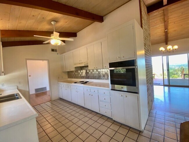 Building Photo - 1542 Rancho View Dr