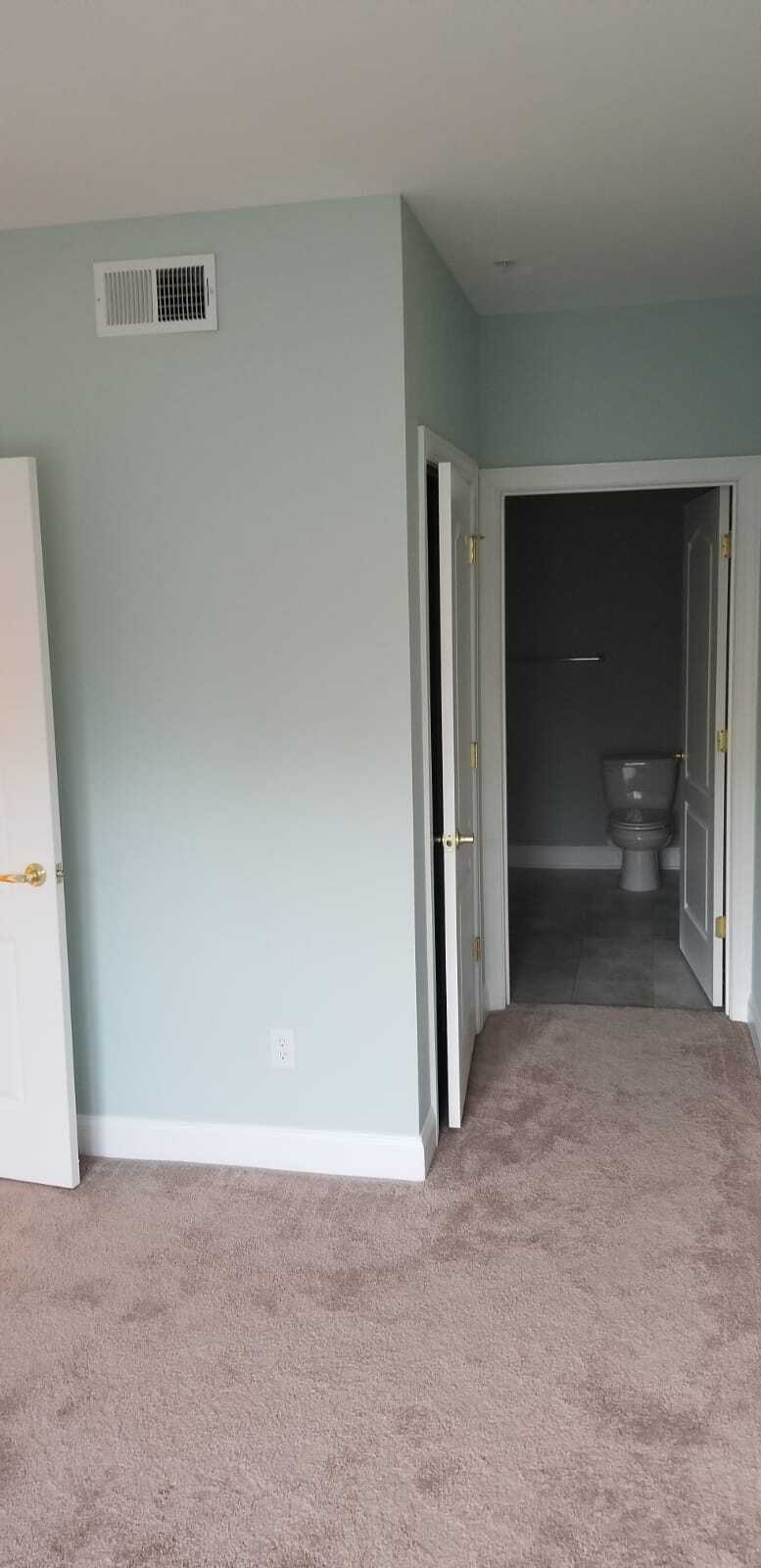 Building Photo - 2000 Fountainview Cir