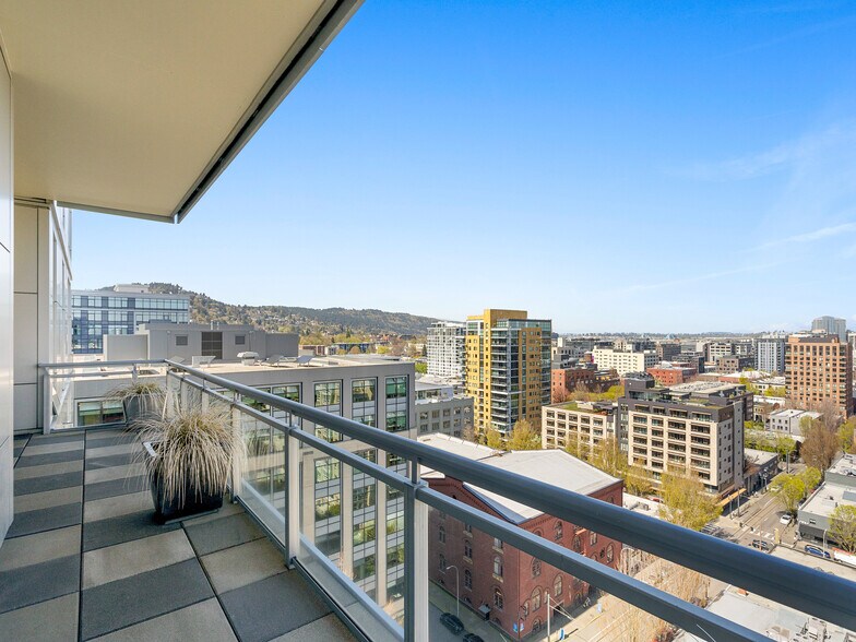 Building Photo - 1025 NW Couch St