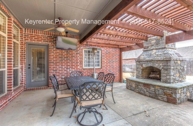 Building Photo - 5 Bed 4 Bath Rental Home Bixby