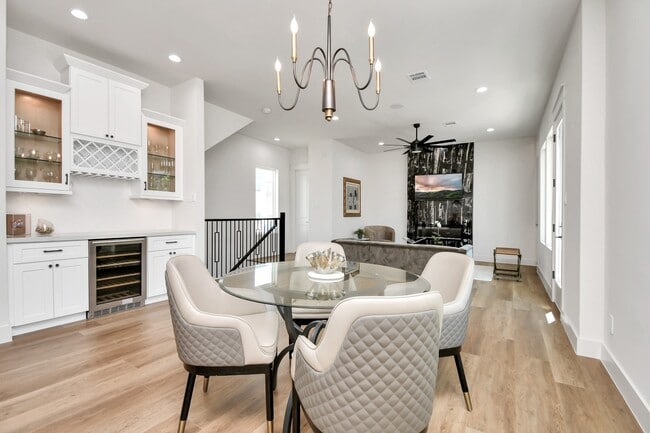 Building Photo - 2512 Gray St