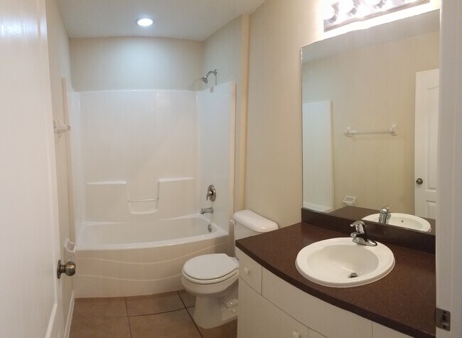 Building Photo - 429 Piper Ave