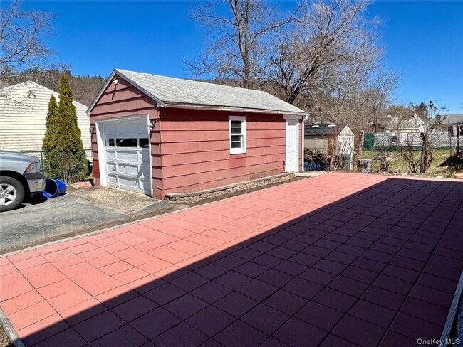 Building Photo - 108 Kingston Ave