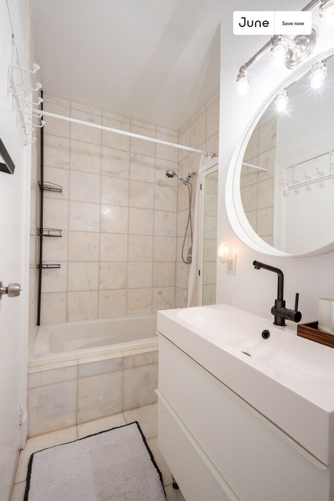 Building Photo - 1835 Mintwood Pl NW