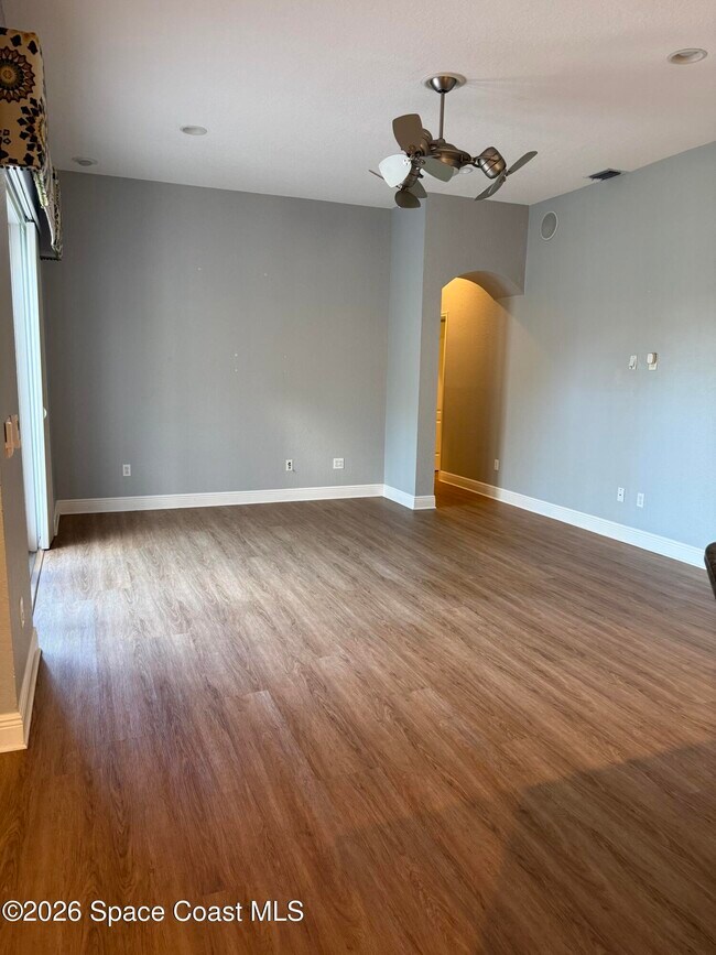 Building Photo - 751 Carriage Hill Rd