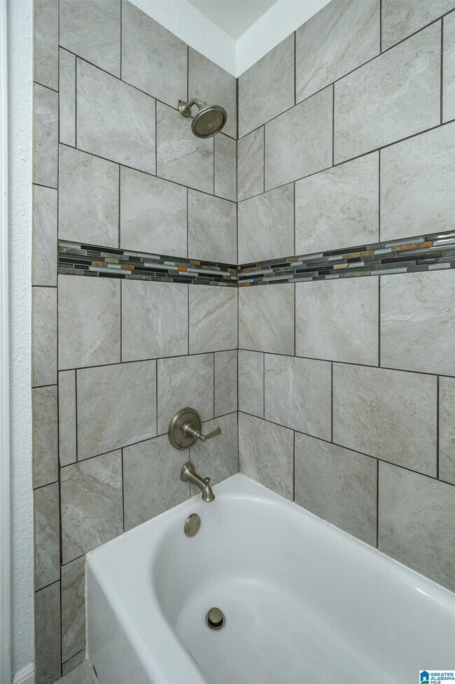 Building Photo - 1064 Sherbrooke Dr