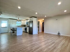 Building Photo - Soprano Duplex