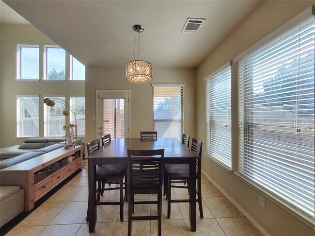 Building Photo - 1436 Lindo Dr