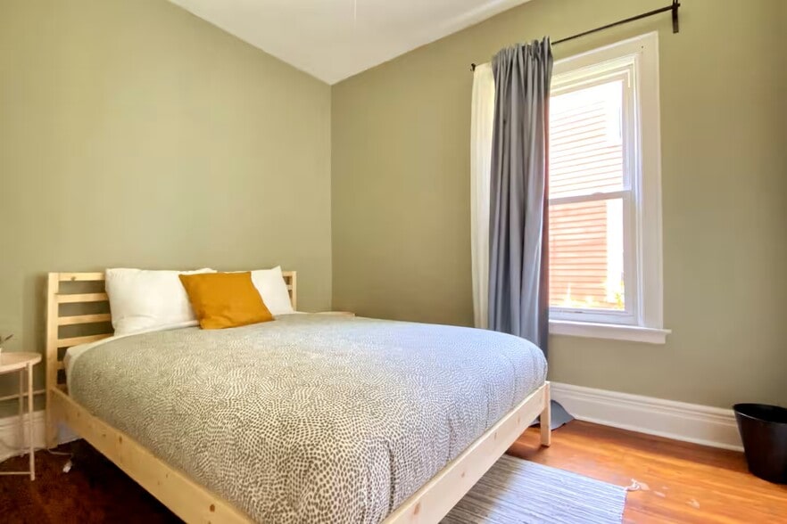 Building Photo - 203 W Tupper St