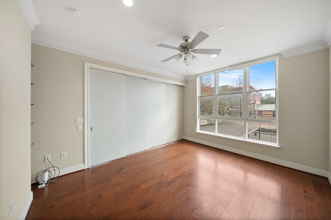 Building Photo - 1419 Montrose Blvd