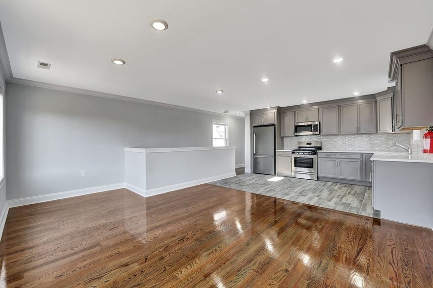 Building Photo - 126 N 15th St