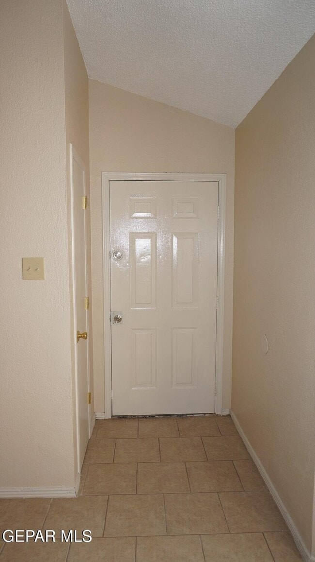 Building Photo - 6069 Bridalveil Dr