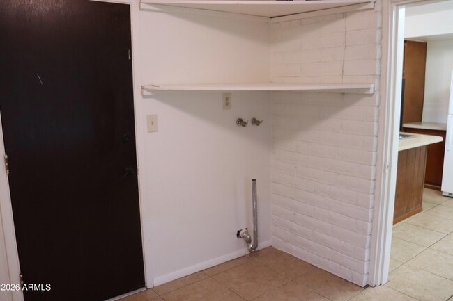 Building Photo - 517 Phillip Dr