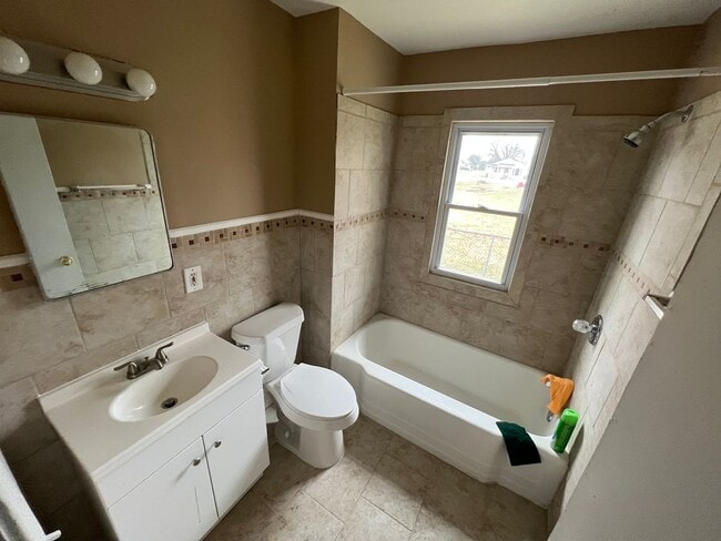 Building Photo - Stunning 3 Bedroom Brick House, near Gratiot in Roseville, freshly remodeled!