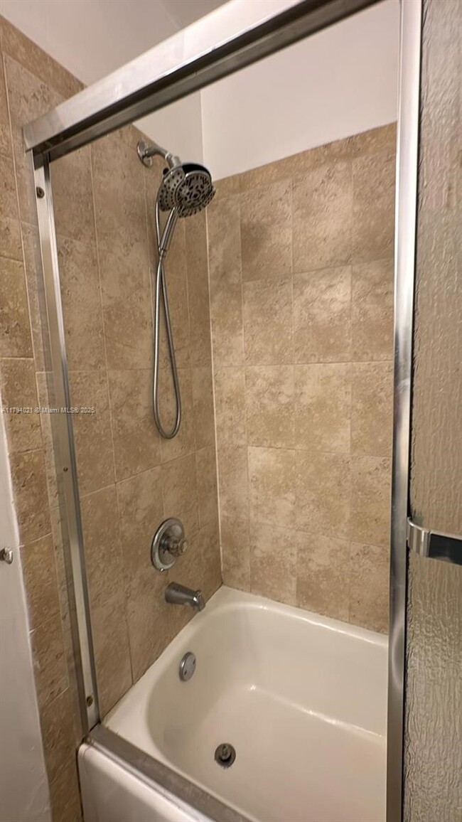 Building Photo - 9073 Vineyard Lake Dr