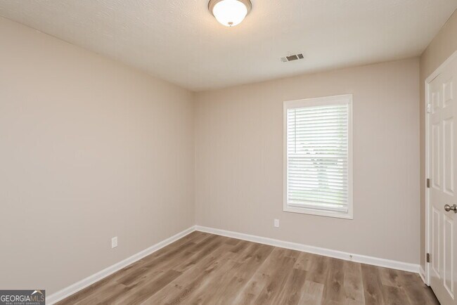 Building Photo - 1384 Luther Way