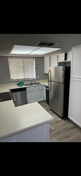 Building Photo - 1905 E University Dr