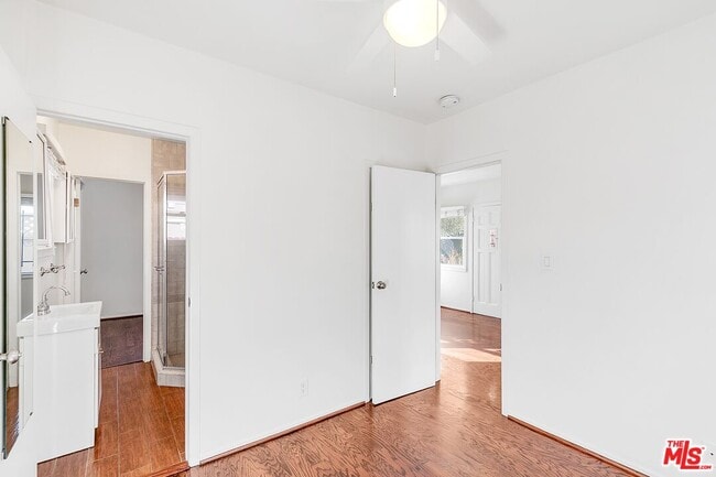 Building Photo - 608 7th Ave