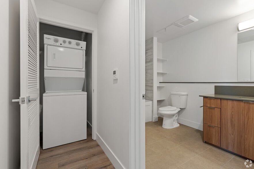 Building Photo - 301 D St