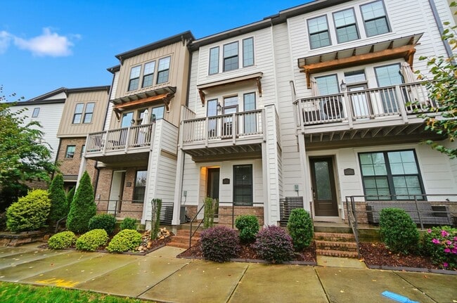 Primary Photo - Modern Townhome in the Heart of Plaza Midw...