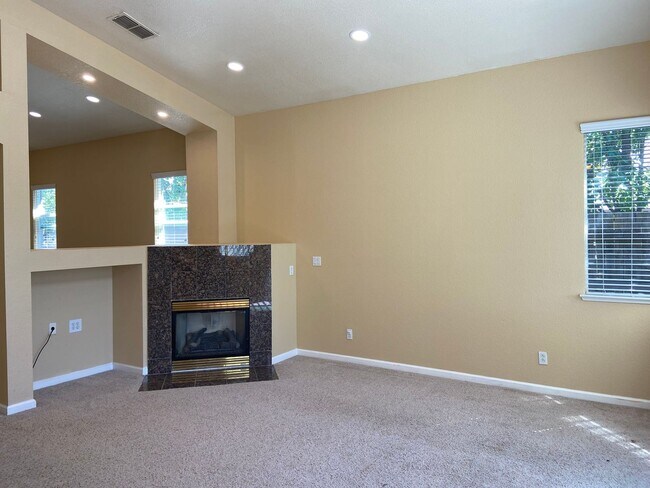 Building Photo - Chelsea Ridge - Broadstone. Walk to park, ...