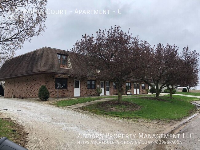 Building Photo - 211 Martin Ct