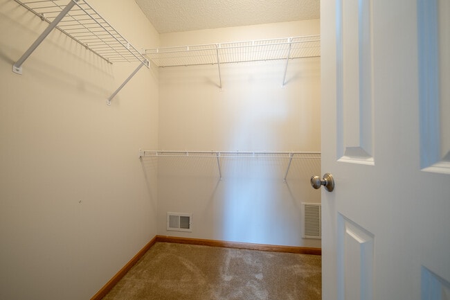 Building Photo - 557 French Ln