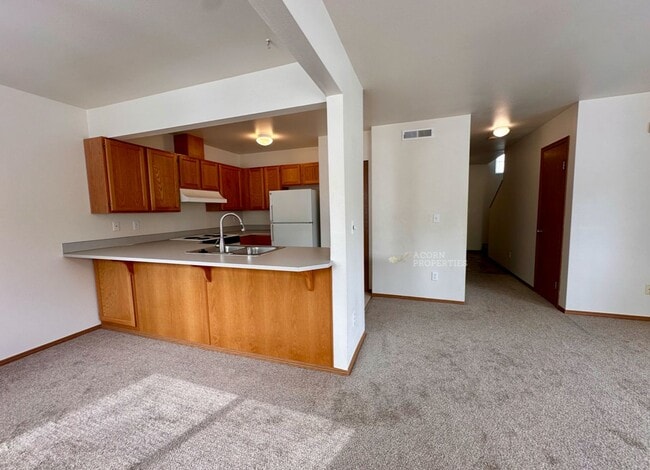 Building Photo - 944 NW Quarterdeck Loop