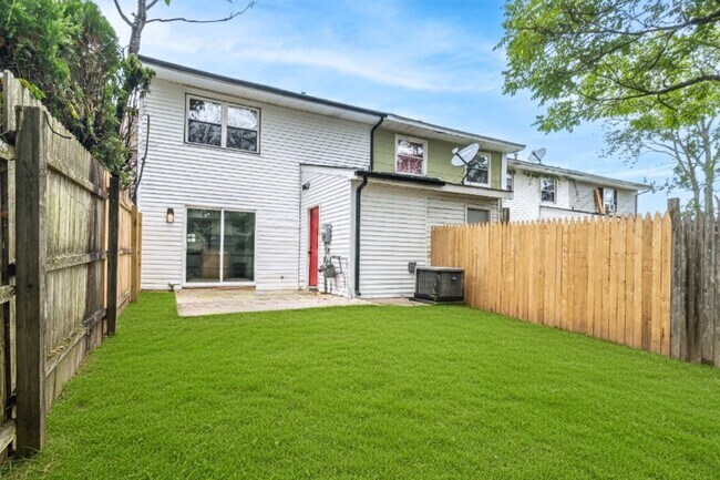 Building Photo - 4 Magnolia Ct