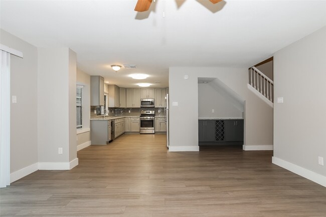 Building Photo - 15518 4 Leaf Dr