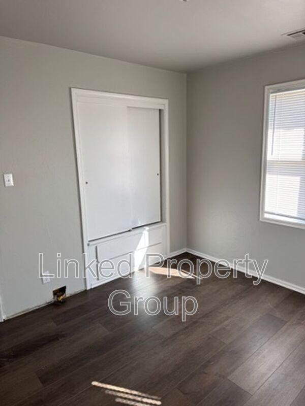 Building Photo - 1321 NE 39th St