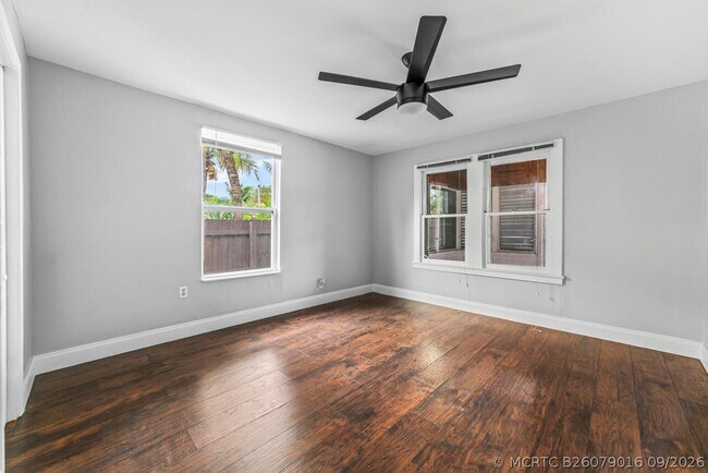 Building Photo - 645 NE 38th St