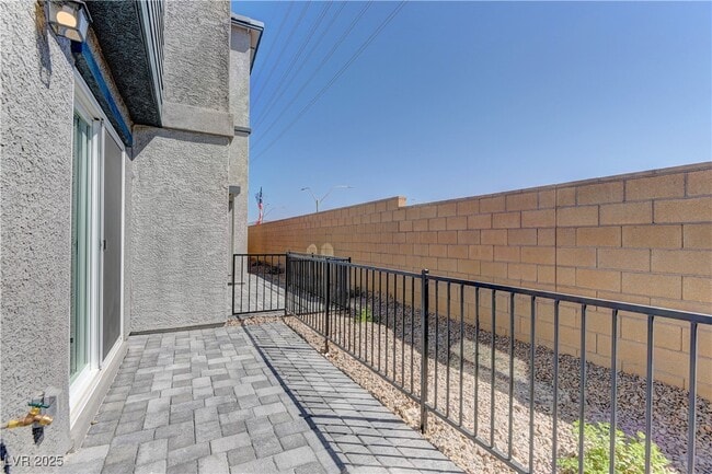 Building Photo - 6960 Stafford Hl St