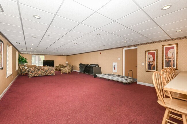 Building Photo - 1515 N Van Buren St