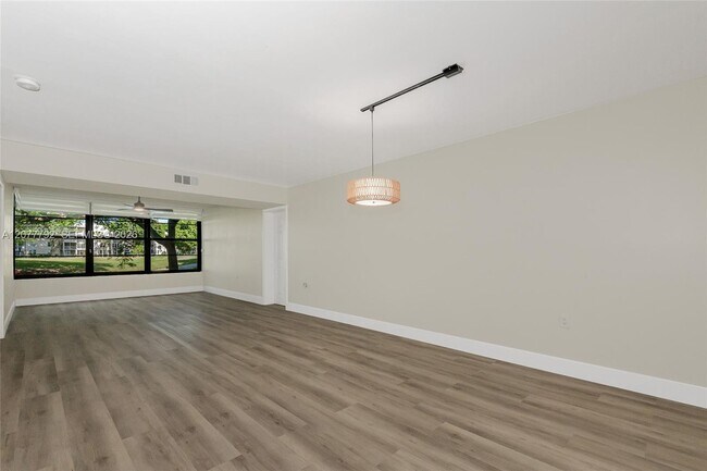 Building Photo - 1709 Whitehall Dr