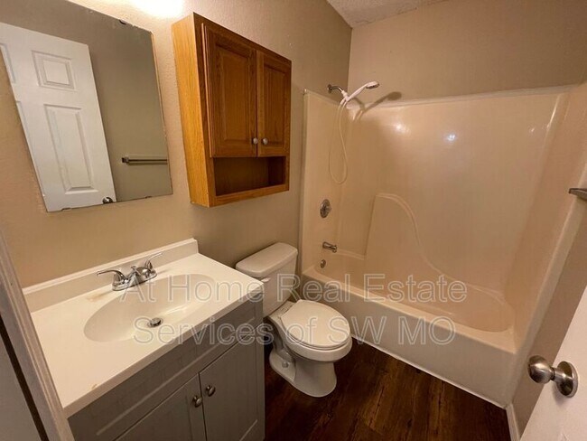 Building Photo - 510 W Scott St