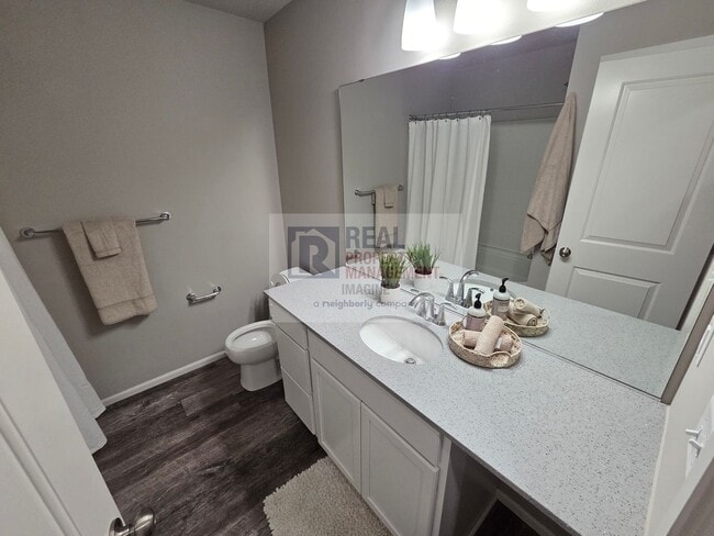Building Photo - Check out this beautiful 3 bedroom, 2.0 ba...