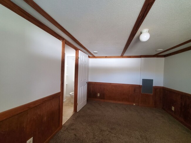 Building Photo - Ready to move in!