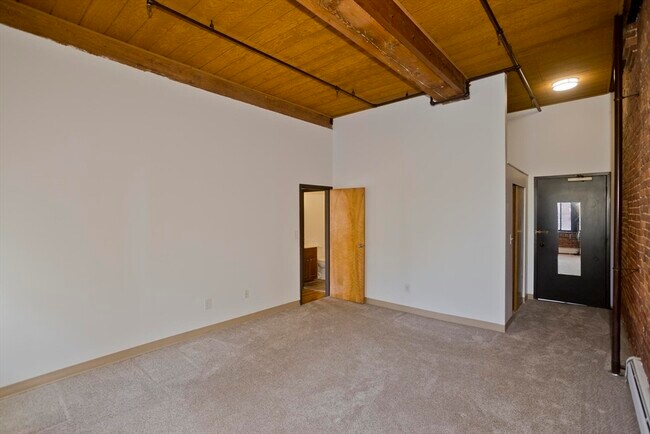 Building Photo - 45 Willow St