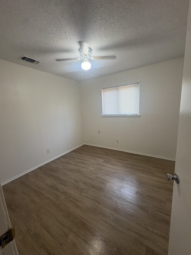 Building Photo - 1810 N 38th St