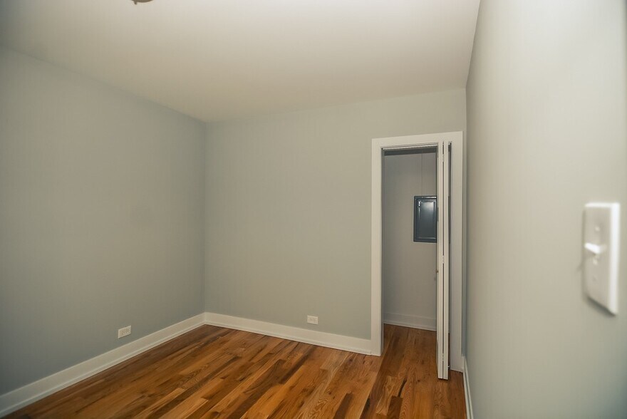 Building Photo - 555 W Arlington