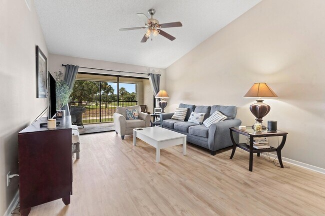 Building Photo - 1502 Pinecrest Cir