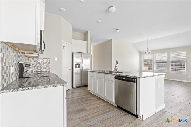 Building Photo - 6117 Verde Dr