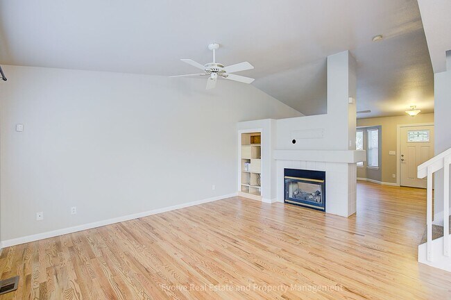 Building Photo - 9641 Cove Creek Dr