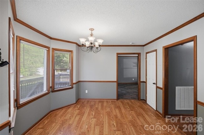 Building Photo - 319 Deep Forest Ct